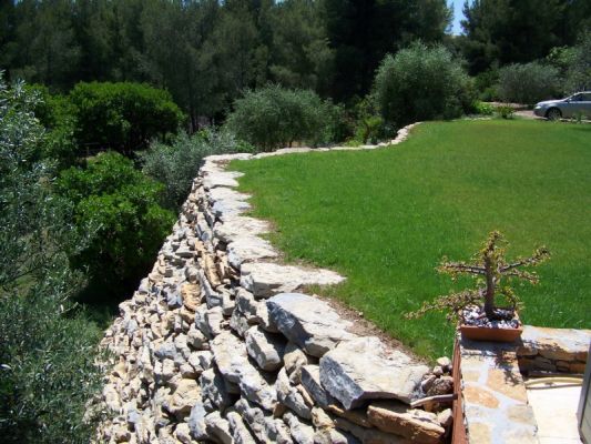 Création mur de restanque et engazonnement sur la région de Toulon dans le var